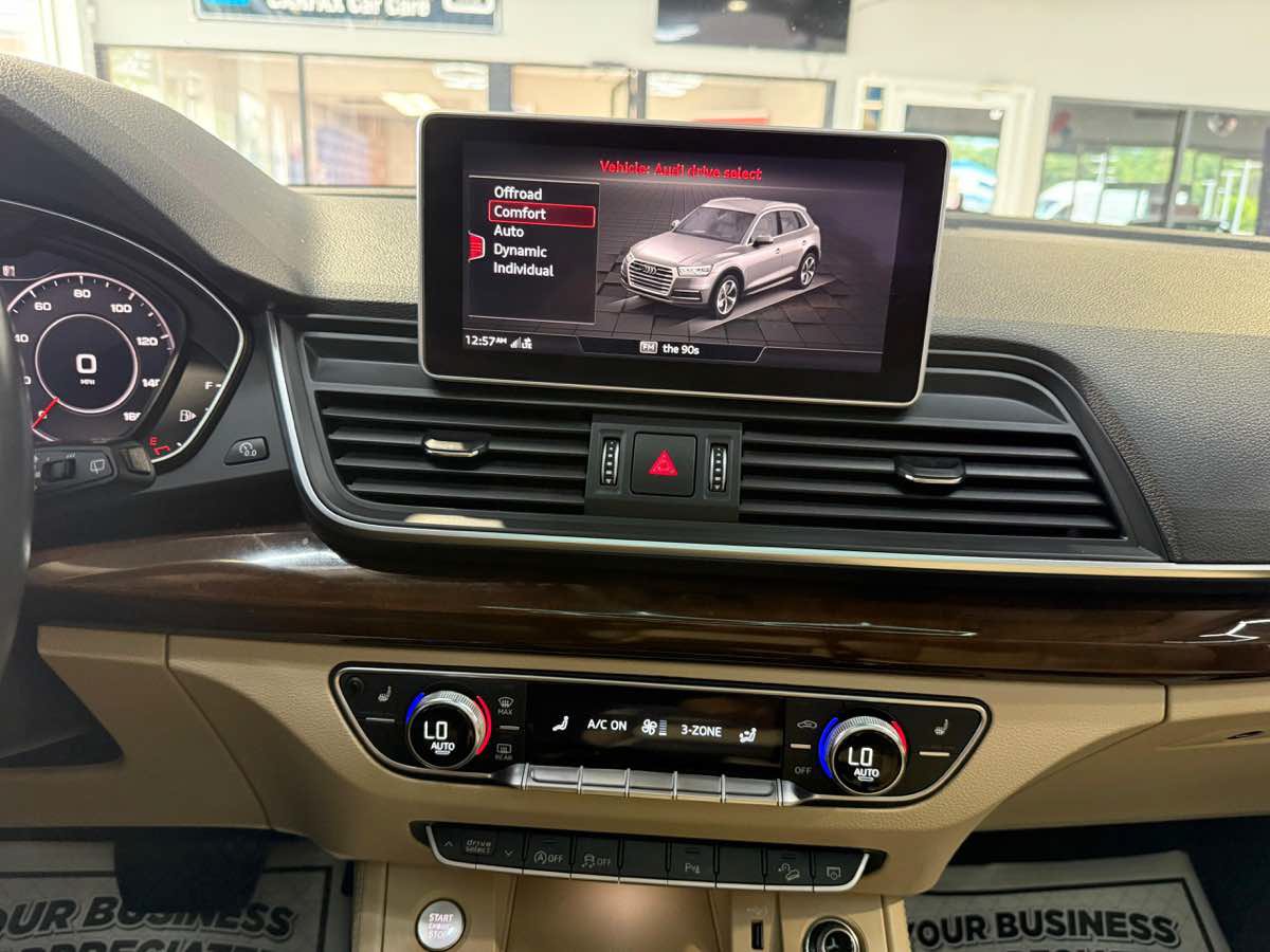 Used 2020 Audi Q5 2.0T Premium Plus w/ Premium Plus Package AWD/4WD image 16