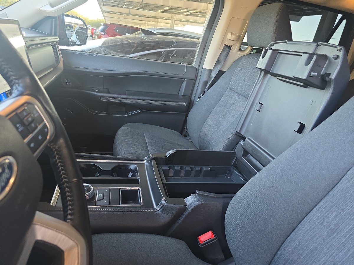 Used 2022 Ford Expedition XLT image 11