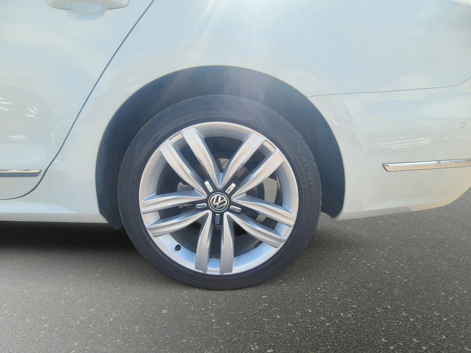 Used 2017 Volkswagen Passat 1.8T SEL Premium image 8