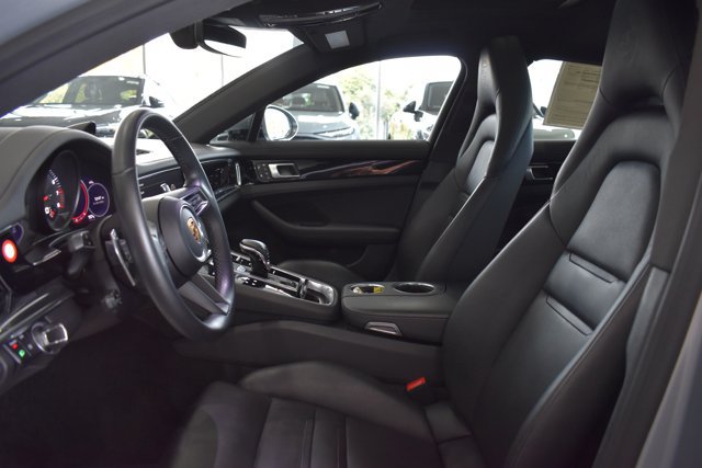 Used 2022 Porsche Panamera RWD image 11
