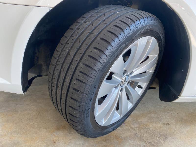 Used 2011 Volkswagen CC Sport image 11