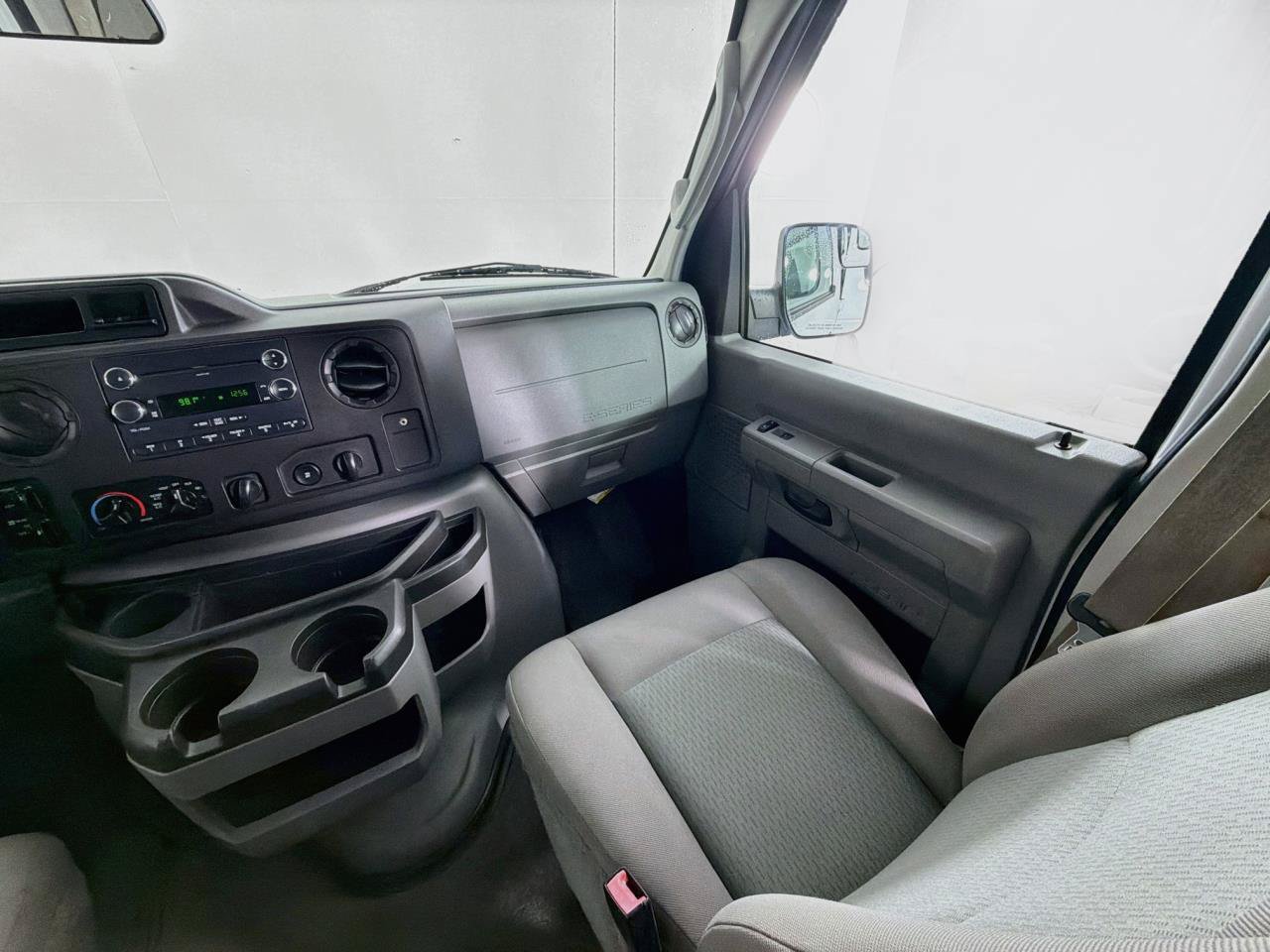 Used 2014 Ford E-350 and Econoline 350 XLT RWD image 12