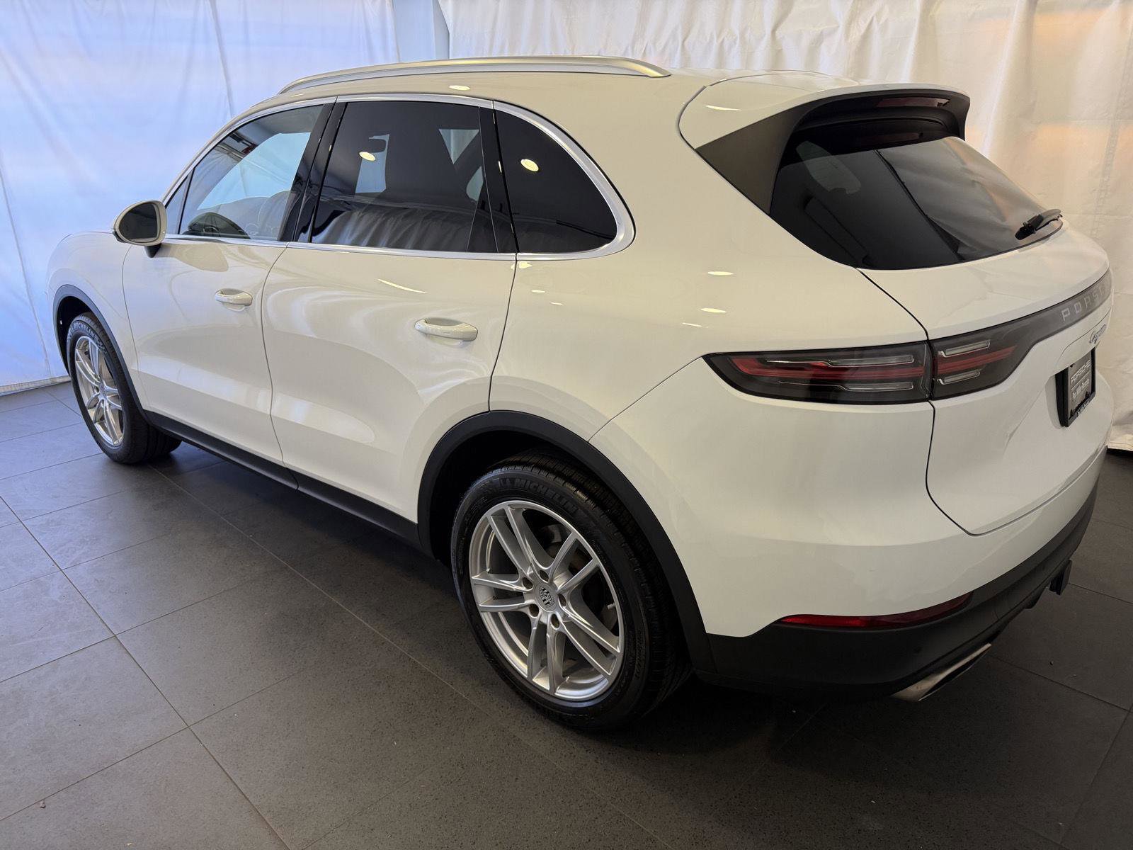 Certified 2023 Porsche Cayenne Platinum Edition image 3