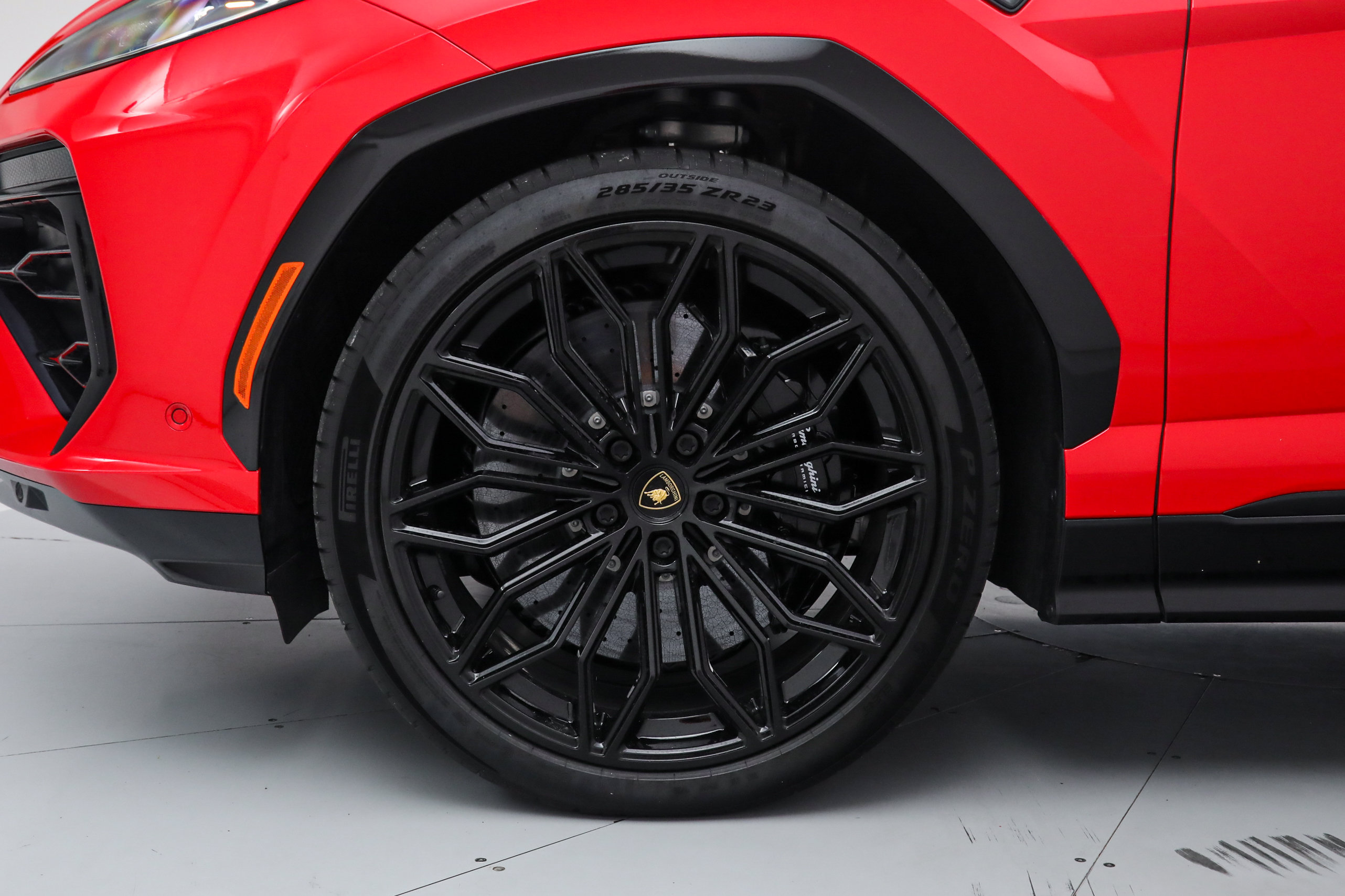 Used 2025 Lamborghini Urus SE AWD/4WD image 40