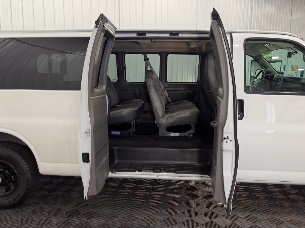 Used 2019 Chevrolet Express 3500 LS RWD image 22