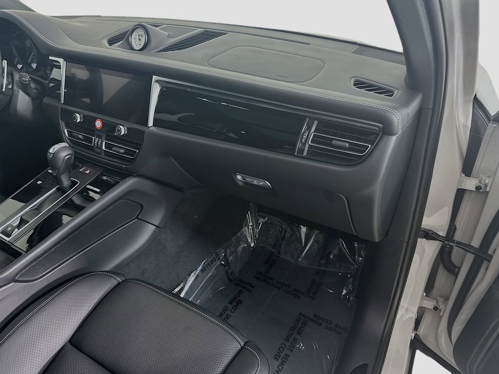 New 2026 Porsche Macan Turbo AWD/4WD image 31