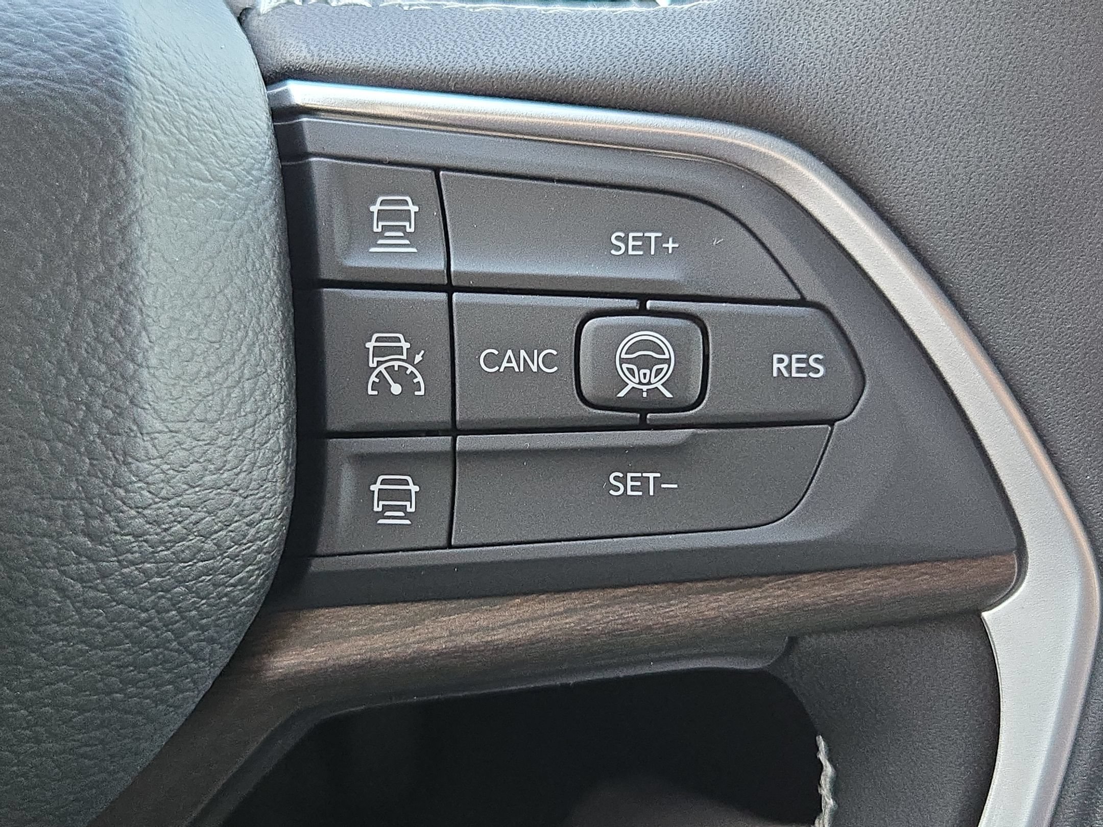 New 2027 Jeep Grand Cherokee Limited AWD/4WD image 24