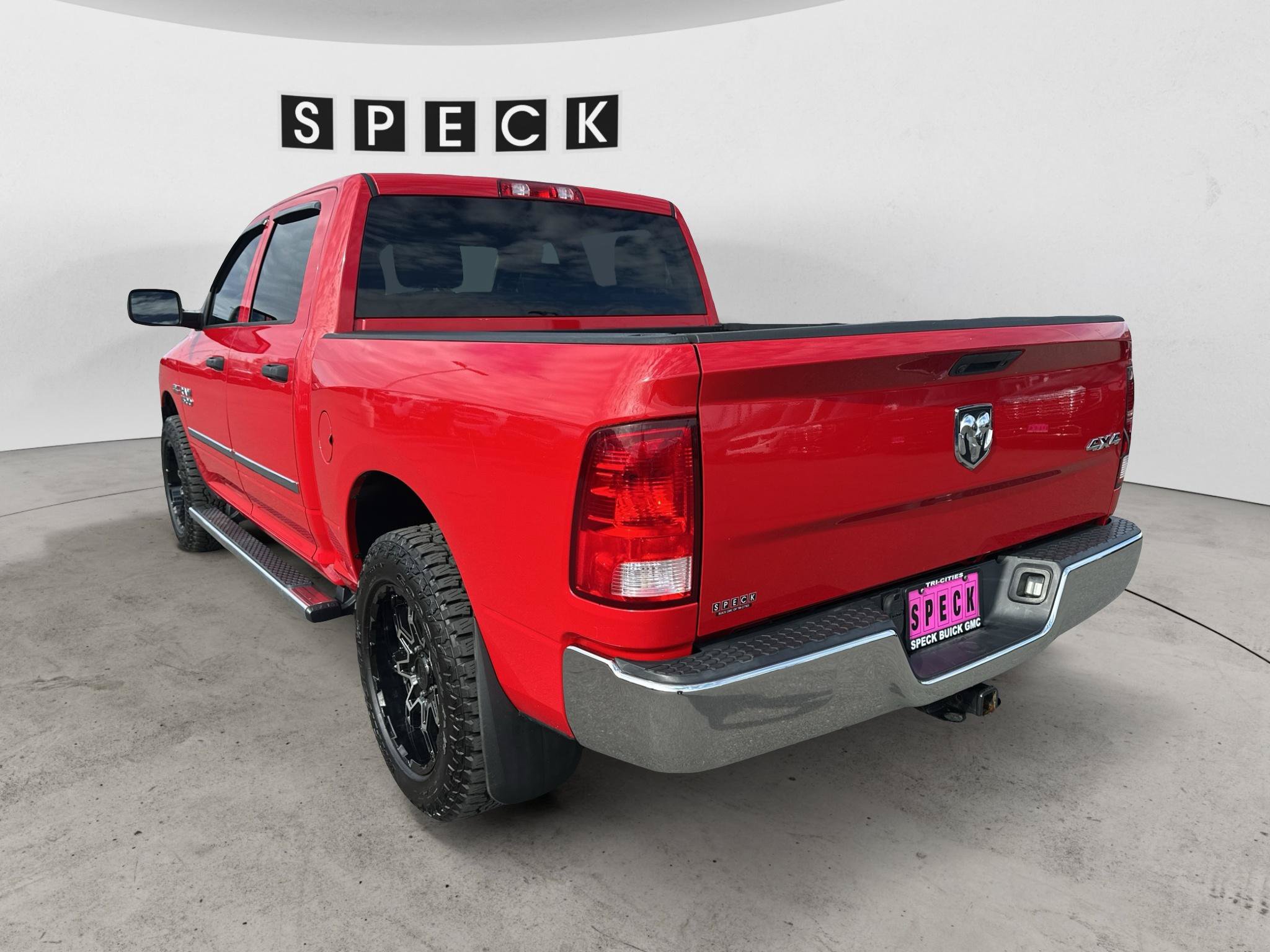 Used 2017 RAM 1500 ST w/ SXT Appearance Group AWD/4WD image 3