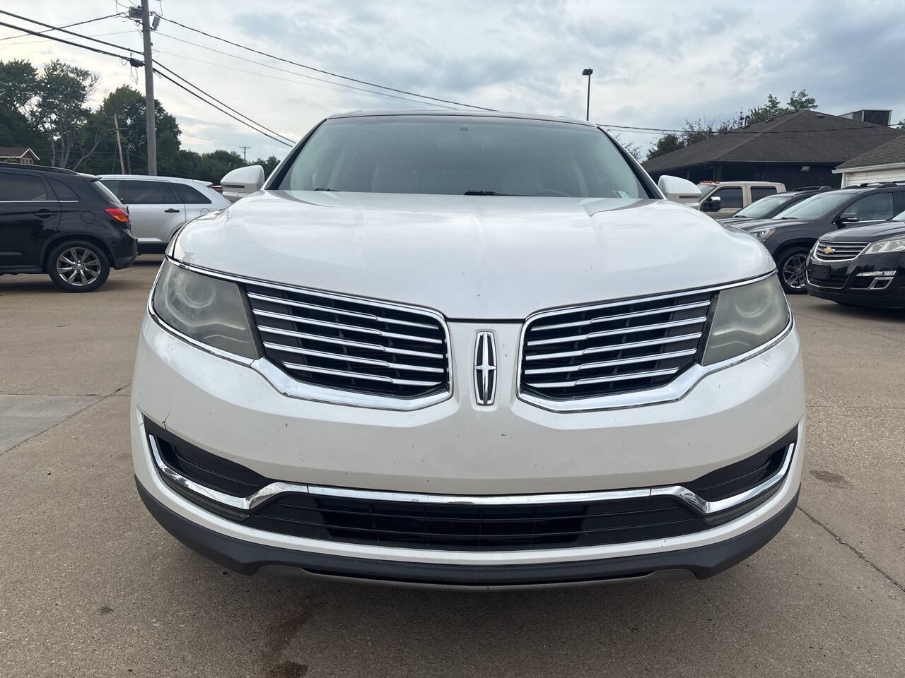 Used 2016 Lincoln MKX Select FWD image 3