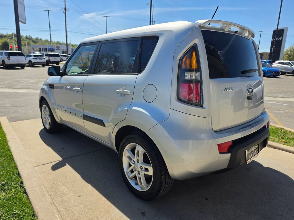 Used 2011 Kia Soul + w/ Audio Pkg FWD image 7
