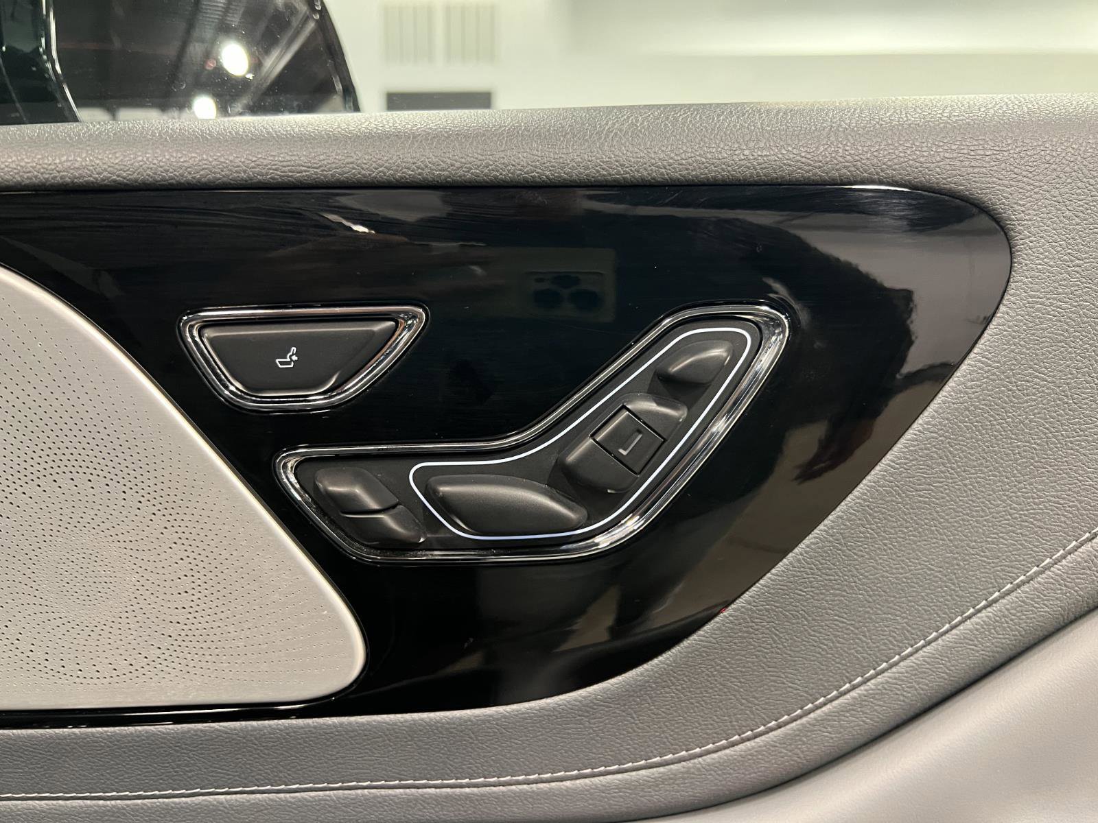 Used 2020 Lincoln Aviator Reserve w/ Equipment Group 202A image 43