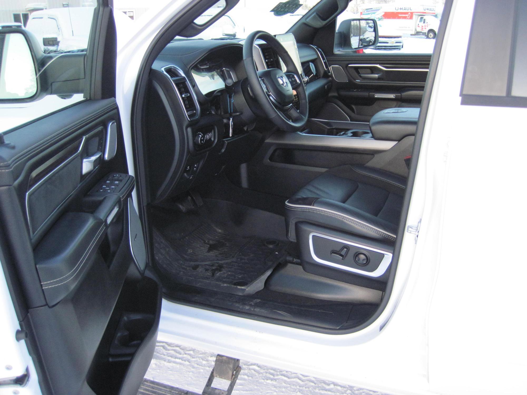 Used 2025 RAM 1500 Laramie w/ Night Edition image 10