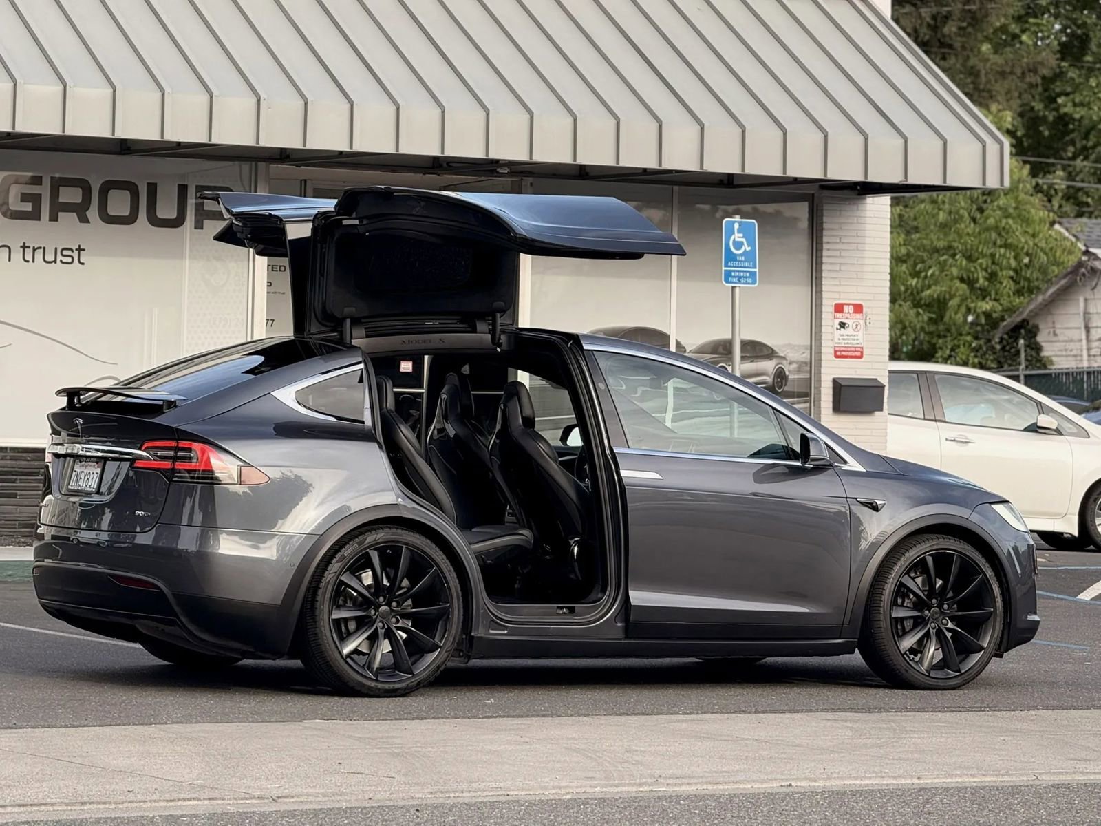 Used 2016 Tesla Model X 90D image 8