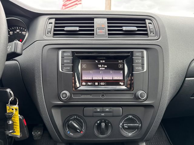 Used 2016 Volkswagen Jetta S image 44