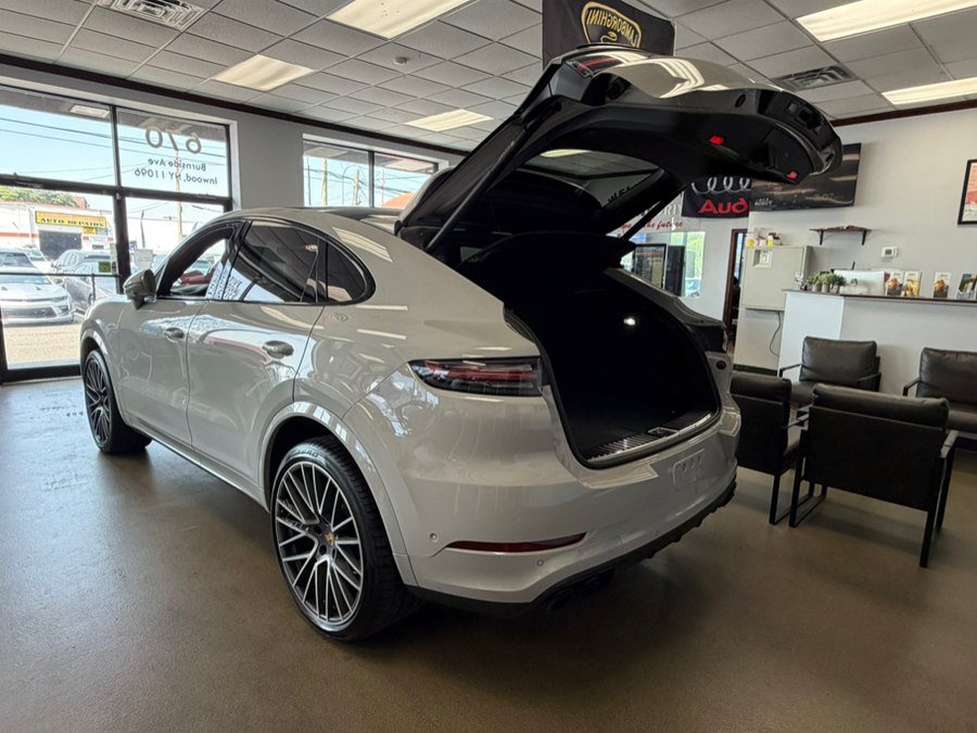 Used 2023 Porsche Cayenne Platinum Edition AWD/4WD image 17