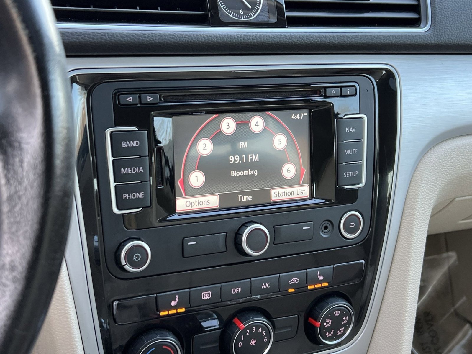 Used 2013 Volkswagen Passat 2.5 SE image 16