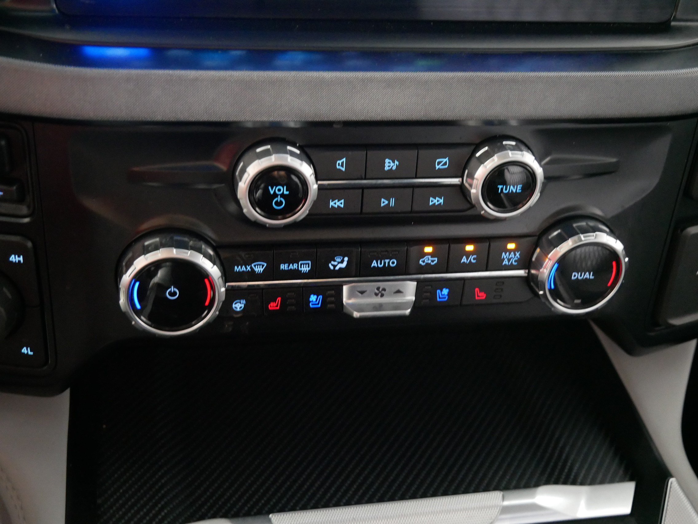 Used 2023 Ford F350 Limited w/ FX4 Off-Road Package AWD/4WD image 23
