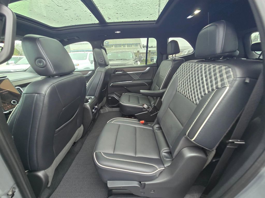 Used 2024 GMC Acadia Denali AWD/4WD image 12