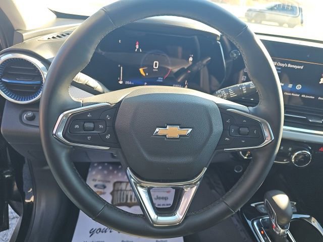 Used 2025 Chevrolet Trax LT w/ LT Convenience Package image 21