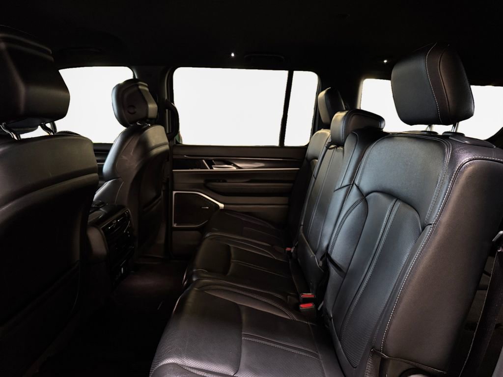 Used 2024 Jeep Wagoneer 4WD image 24