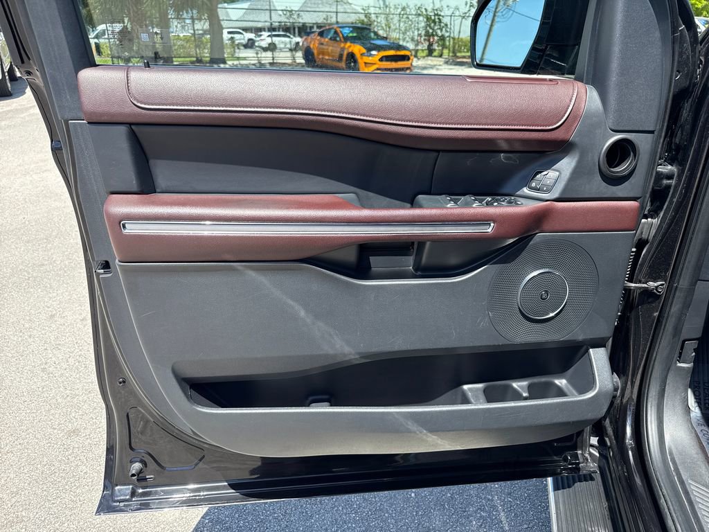 Used 2023 Ford Expedition Limited RWD image 13