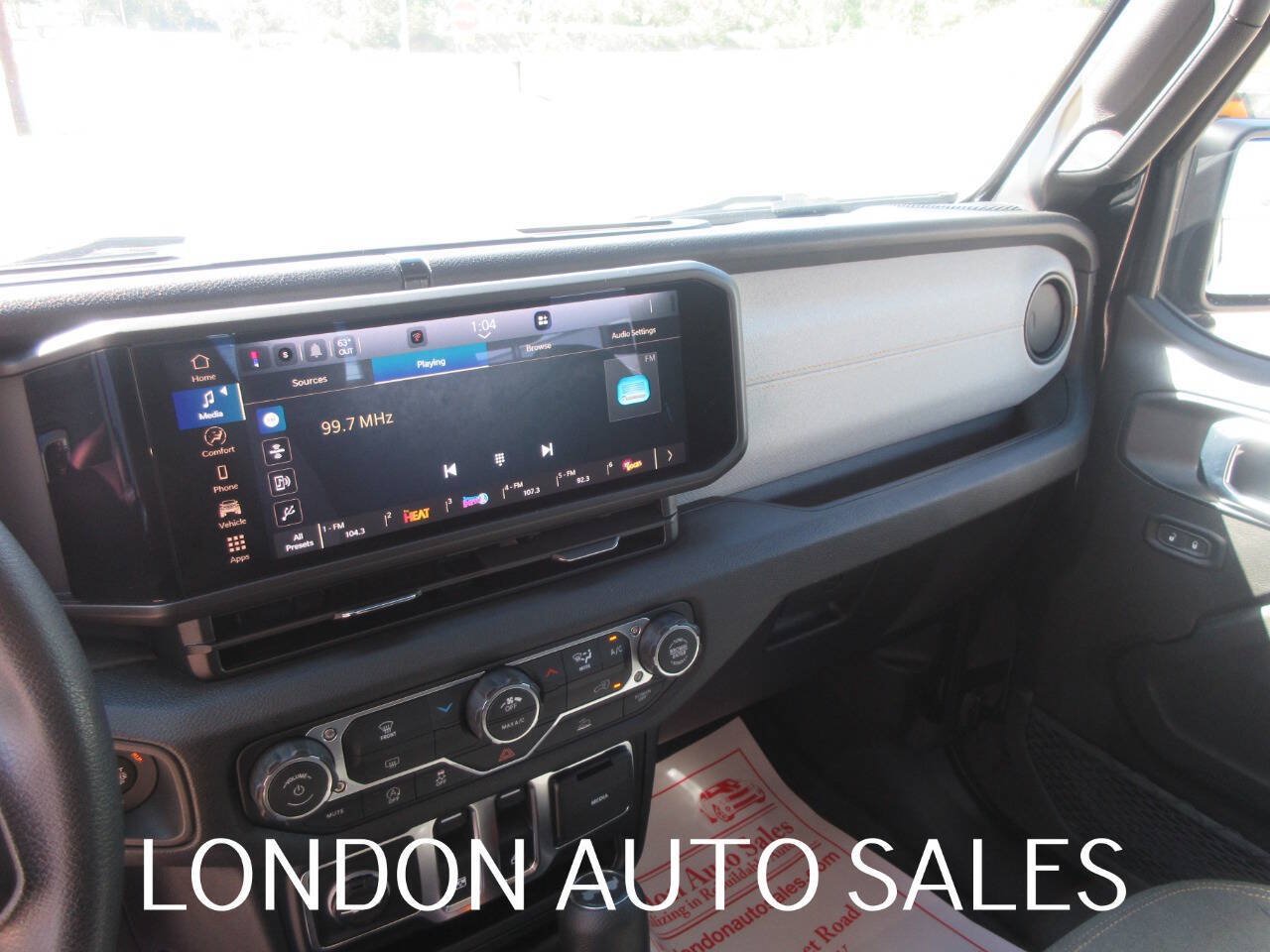 Used 2026 Jeep Wrangler Sport AWD/4WD image 11
