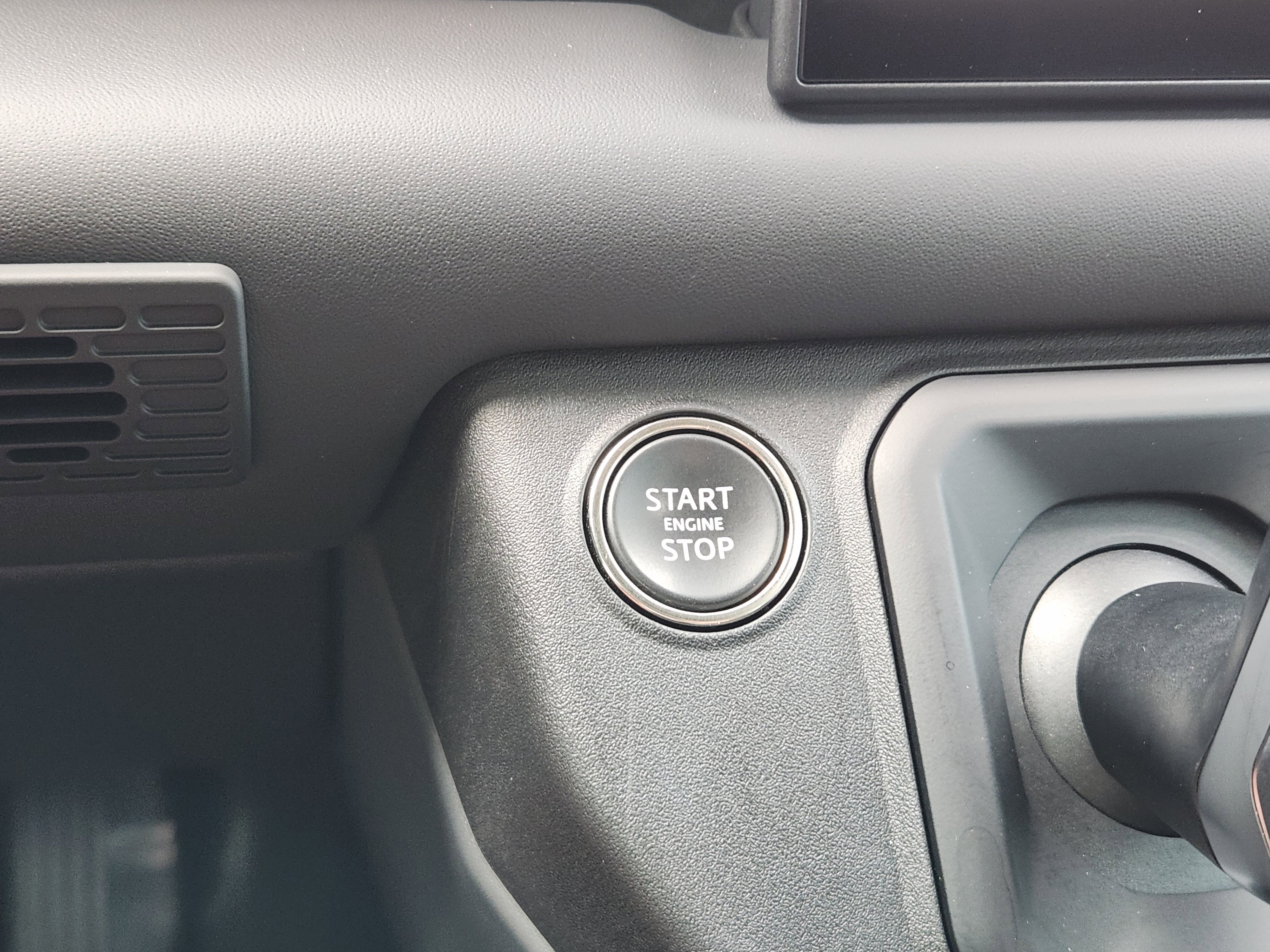 Certified 2025 Land Rover Defender 110 S AWD/4WD image 20