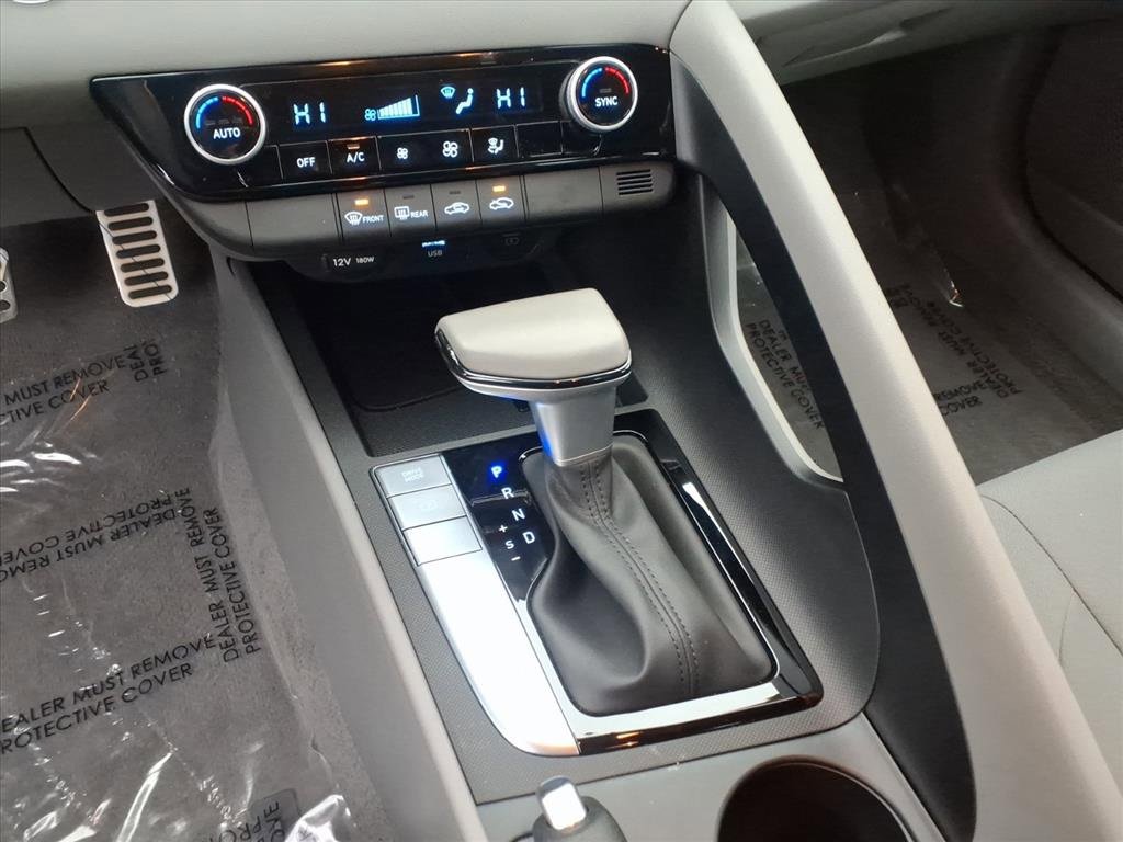 Used 2025 Hyundai Elantra Sport image 29