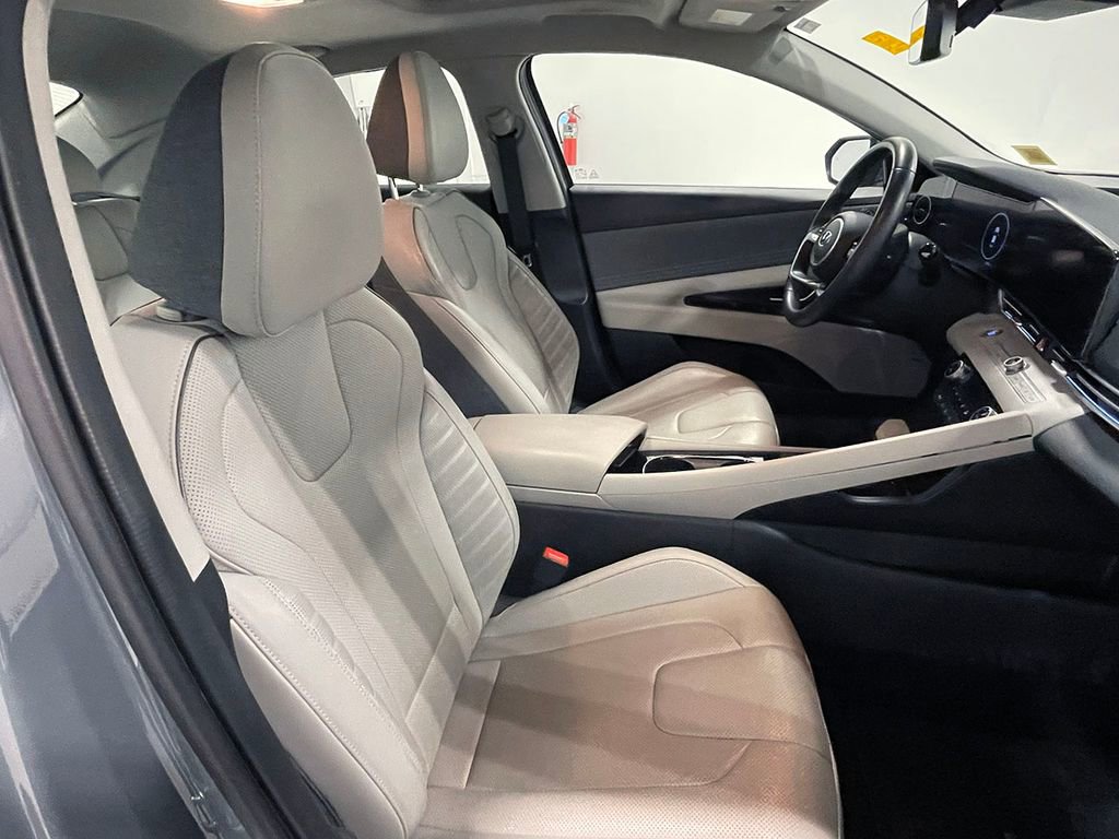 Used 2023 Hyundai Elantra Limited image 26