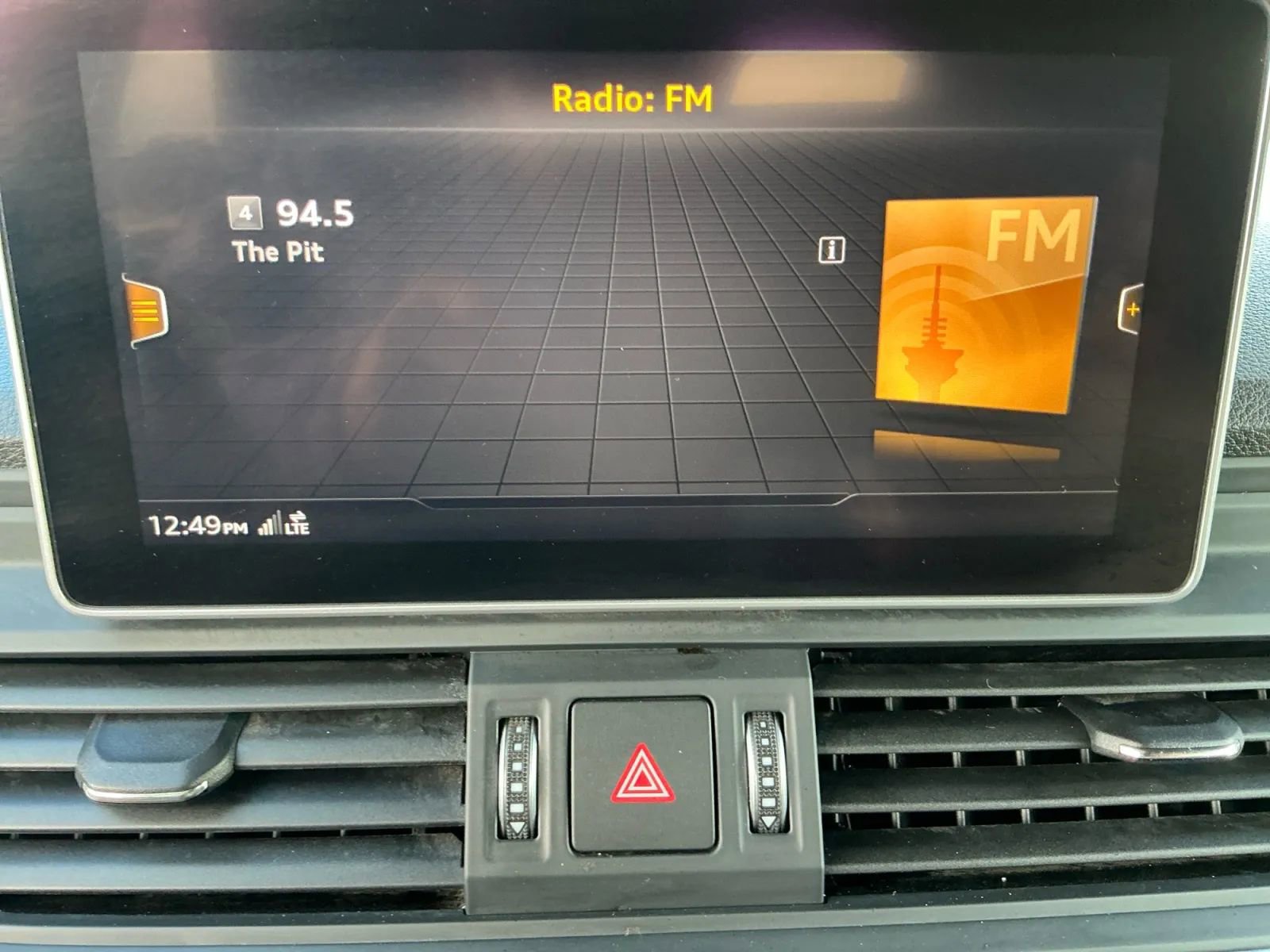 Used 2020 Audi Q5 e Premium Plus w/ Premium Plus Package image 29