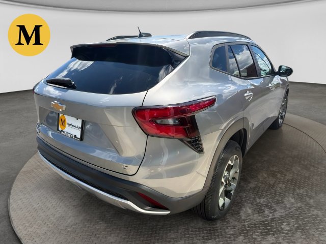 Used 2024 Chevrolet Trax LT w/ Sunroof Package FWD image 5