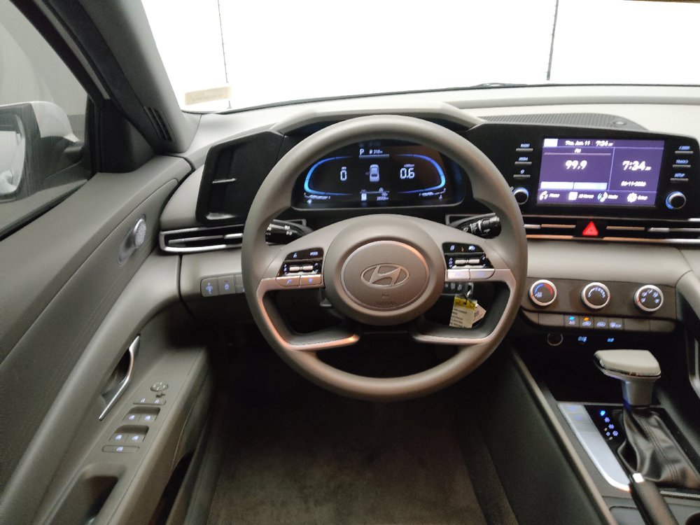 Used 2024 Hyundai Elantra SE FWD image 22