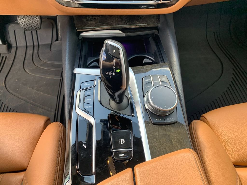 Used 2021 BMW 530i xDrive w/ Premium Package image 25