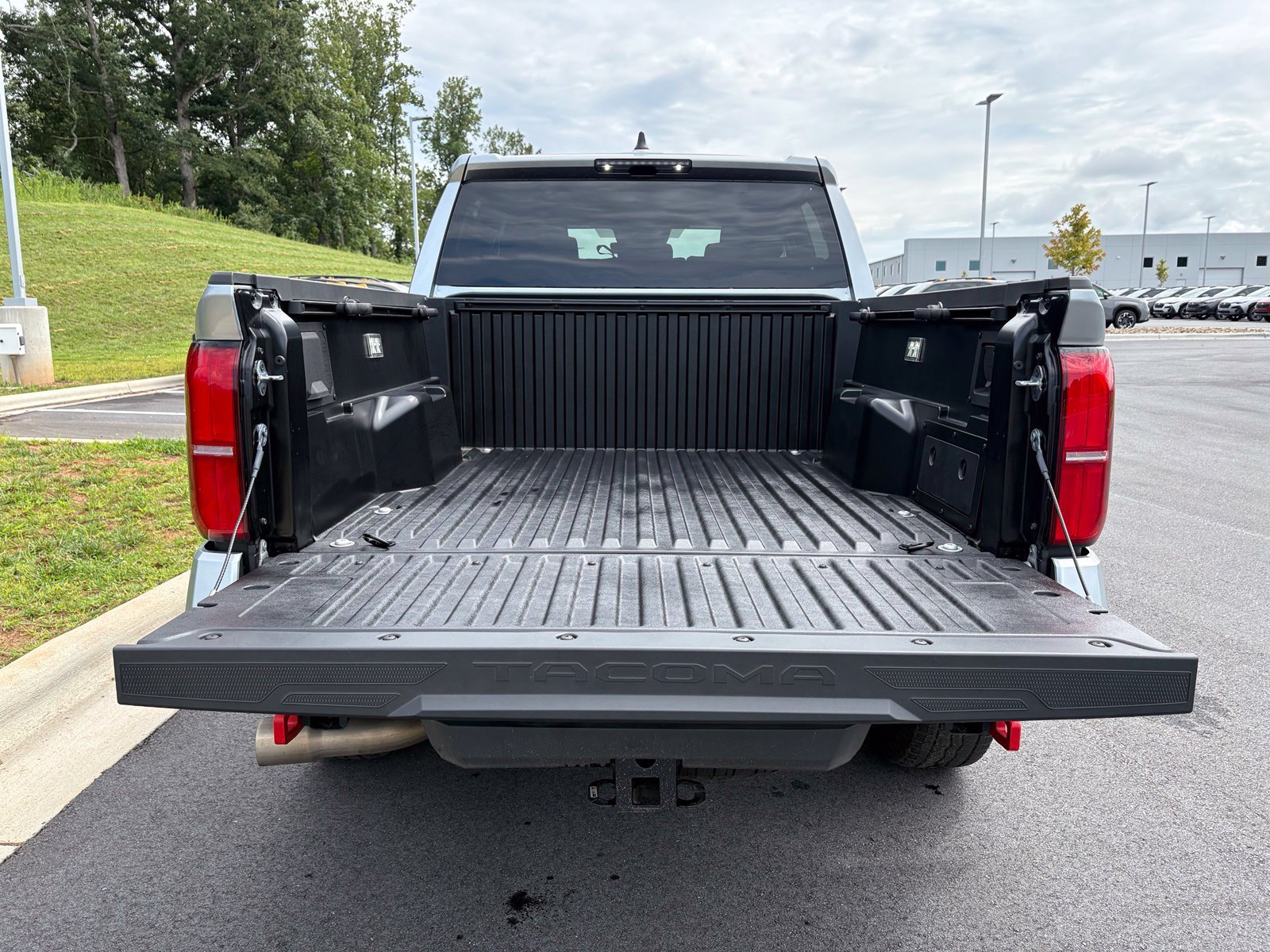 Used 2025 Toyota Tacoma TRD Off-Road AWD/4WD image 11