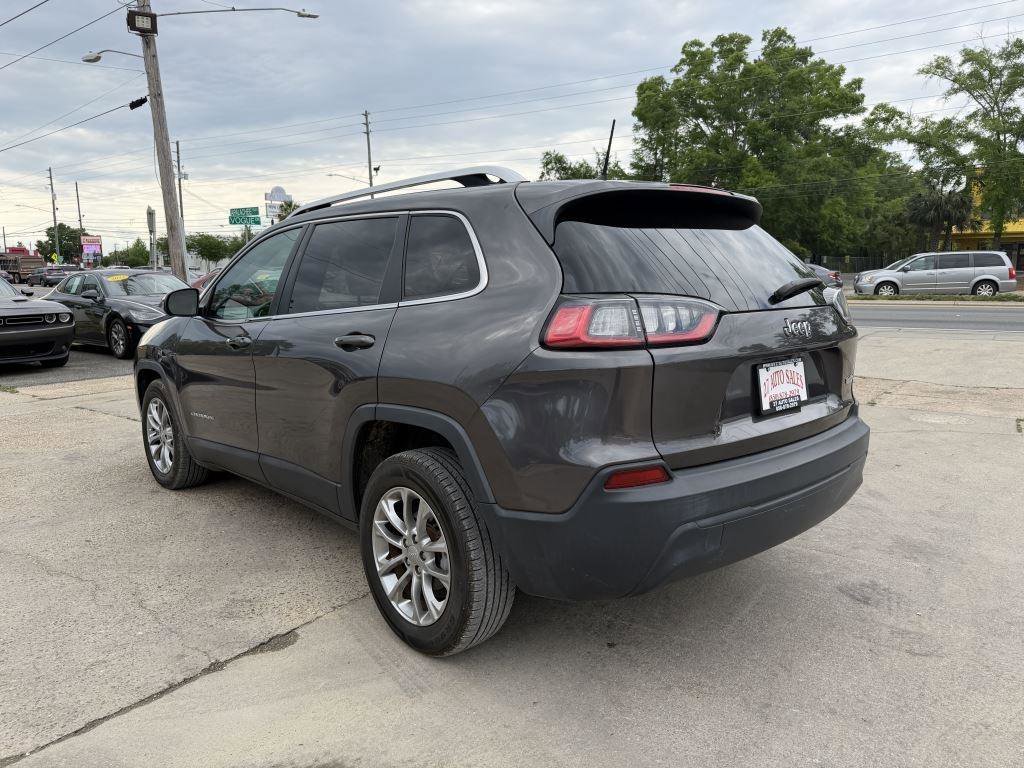 Used 2019 Jeep Cherokee Latitude Plus w/ Comfort/Convenience Group FWD image 7