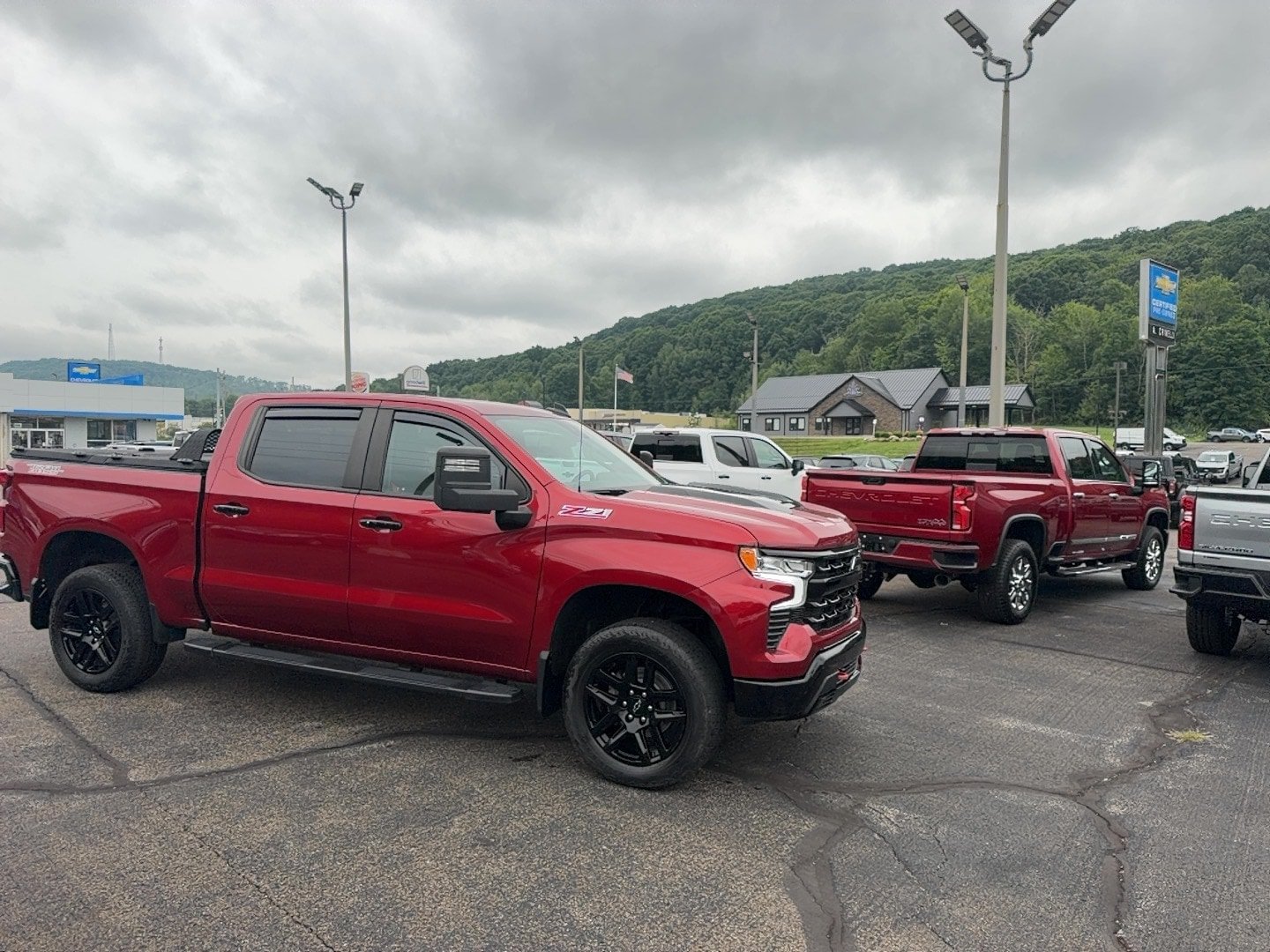 Used 2023 Chevrolet Silverado 1500 LT Trail Boss w/ Convenience Package II AWD/4WD image 1