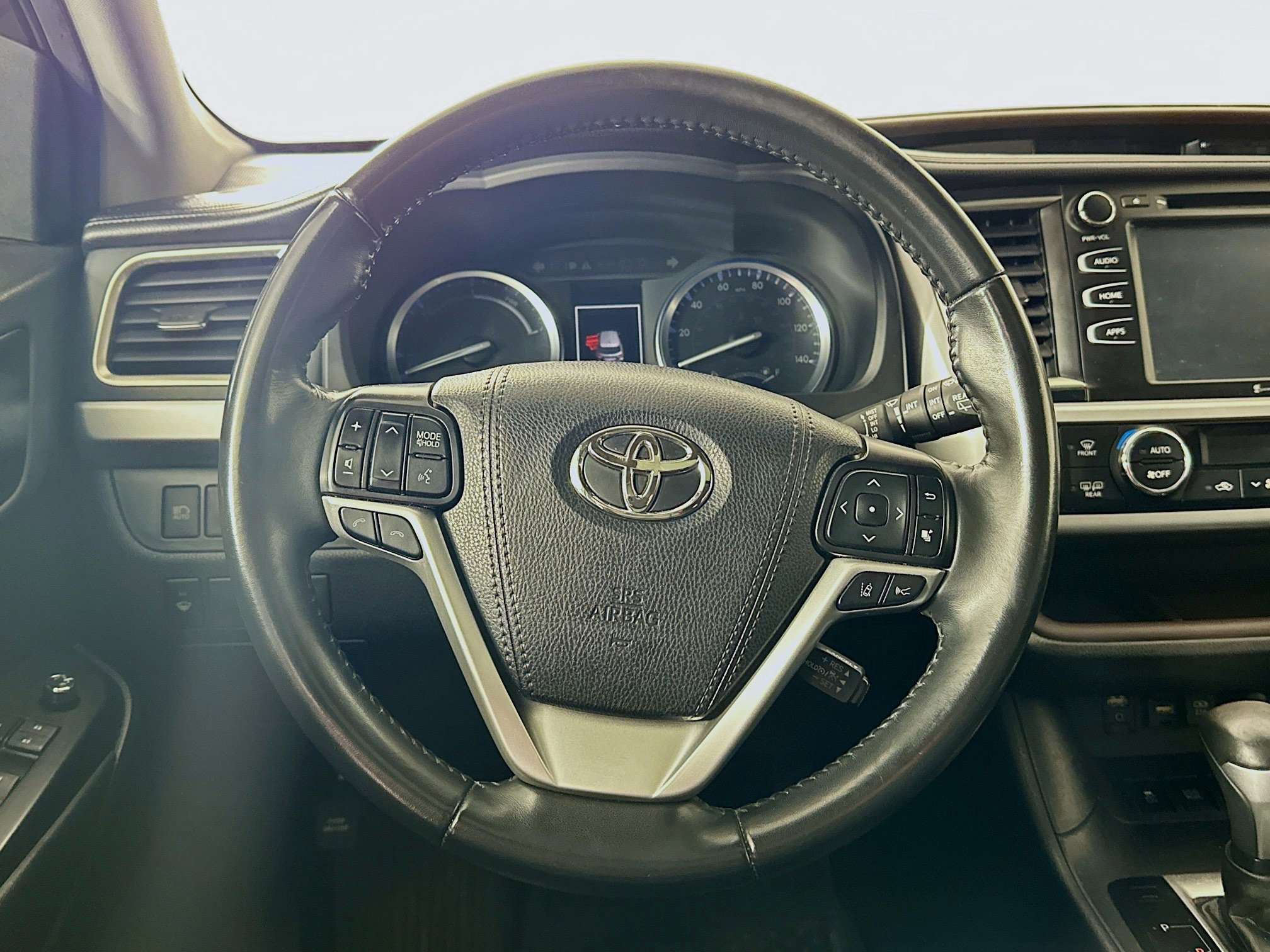 Used 2019 Toyota Highlander XLE image 18