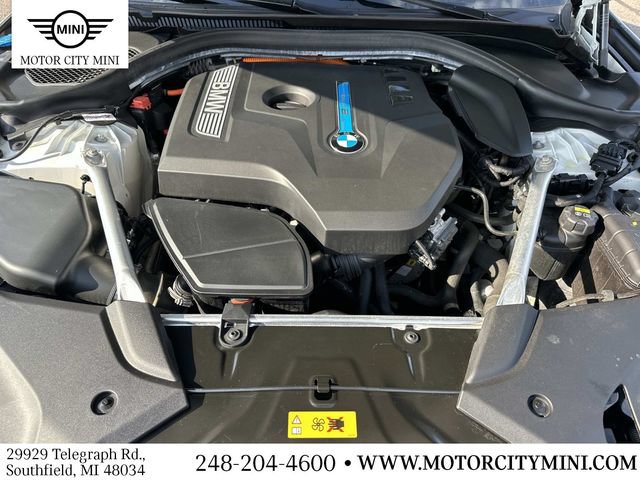 Used 2018 BMW 530e xDrive w/ Premium Package 2 AWD/4WD image 14