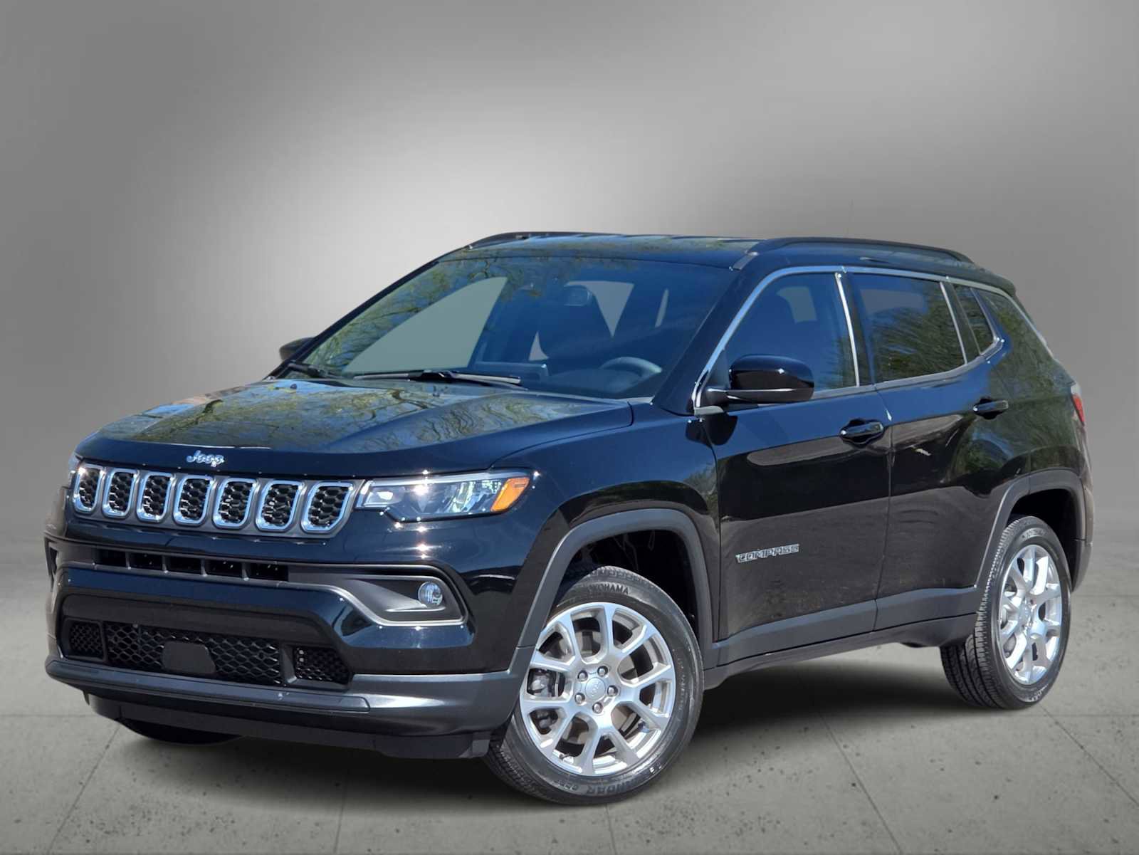 Used 2024 Jeep Compass Latitude image 1