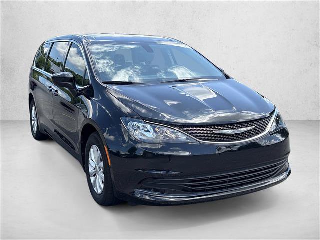 Used 2017 Chrysler Pacifica Touring w/ Tire & Wheel Group FWD video 3