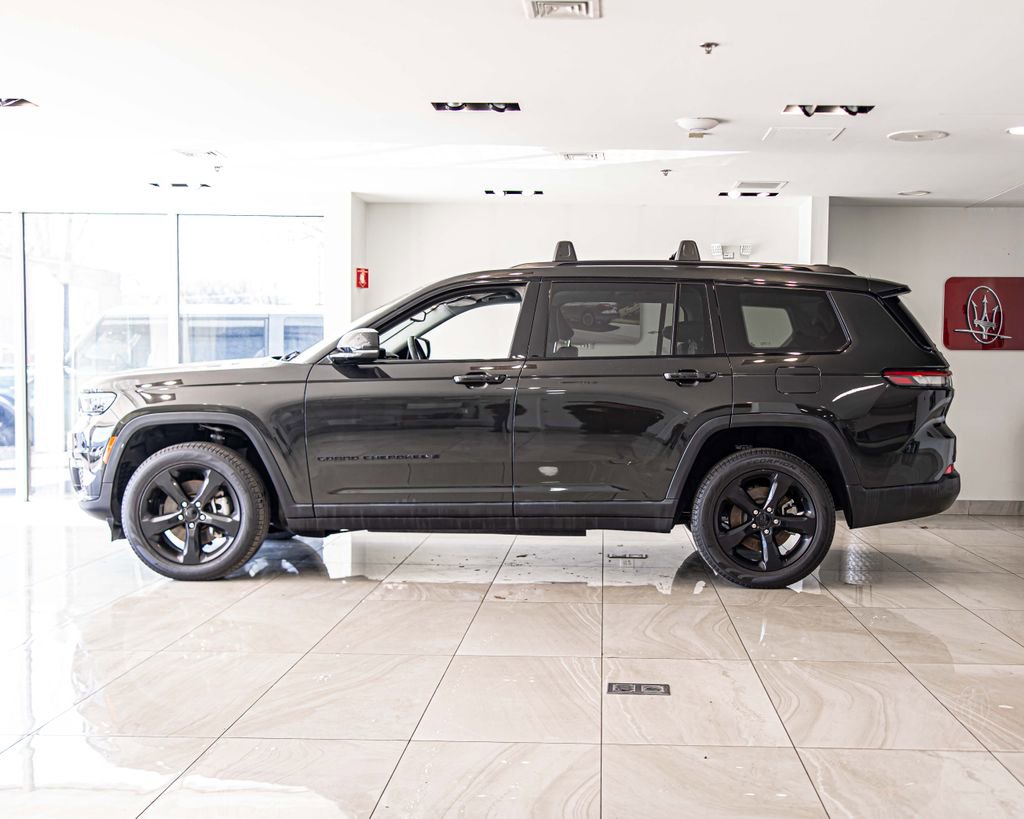 Used 2023 Jeep Grand Cherokee L Limited w/ Black Appearance Package image 8