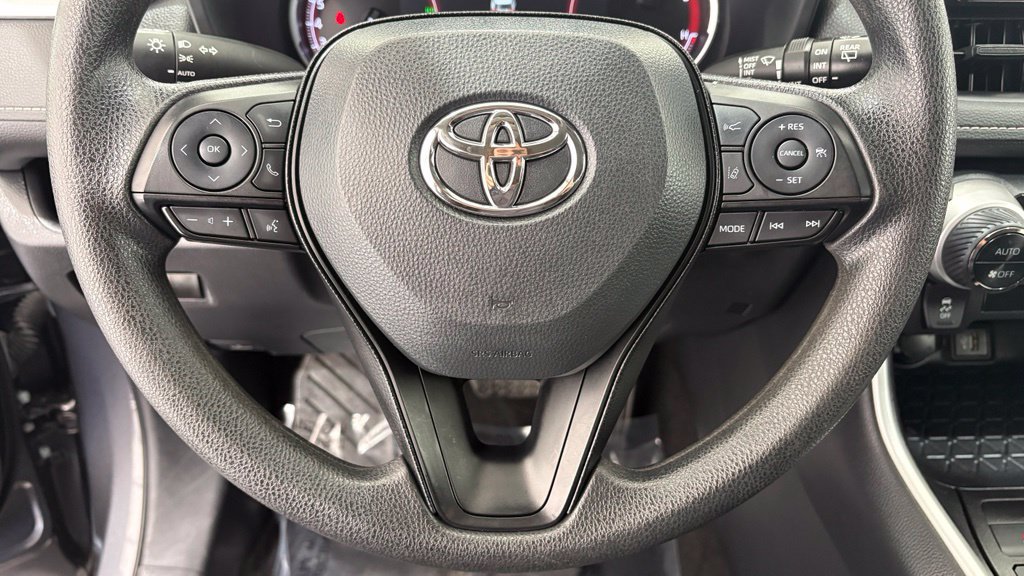 Used 2024 Toyota RAV4 XLE FWD image 35
