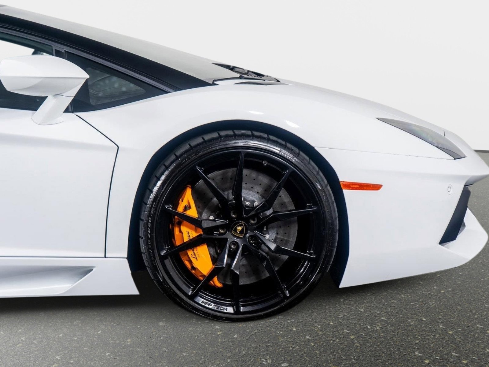 Used 2015 Lamborghini Aventador LP 700-4 image 6