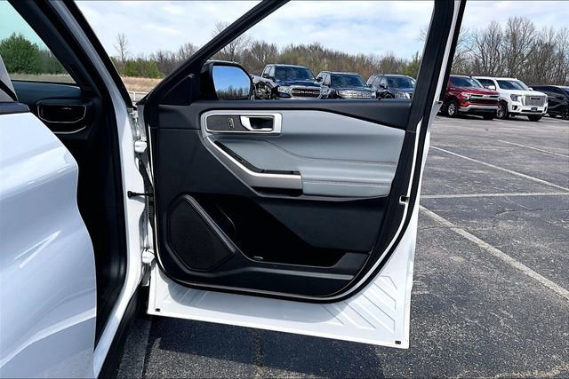 Used 2022 Ford Explorer XLT w/ Equipment Group 202A image 29