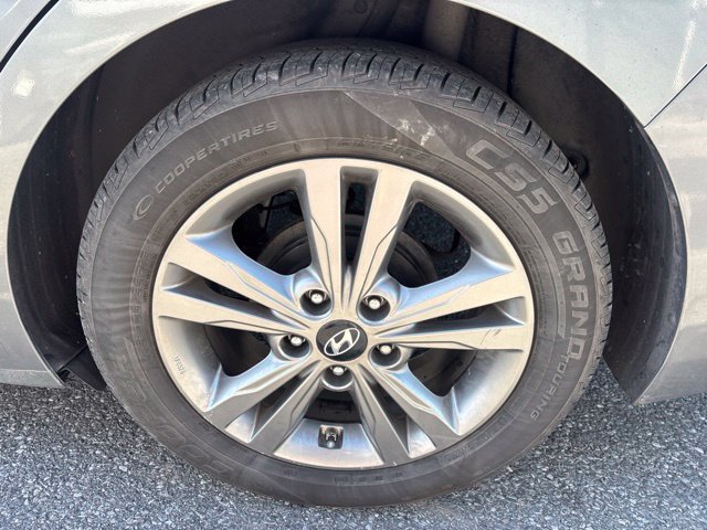 Used 2017 Hyundai Elantra SE FWD image 14