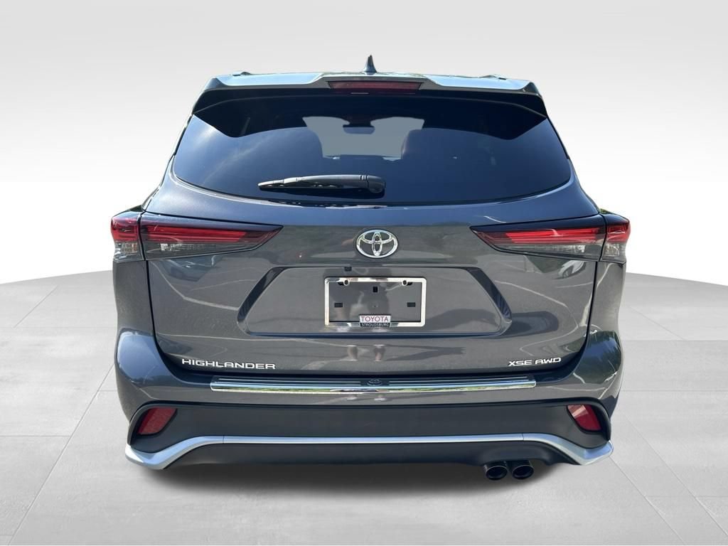 Certified 2024 Toyota Highlander XSE AWD/4WD image 4