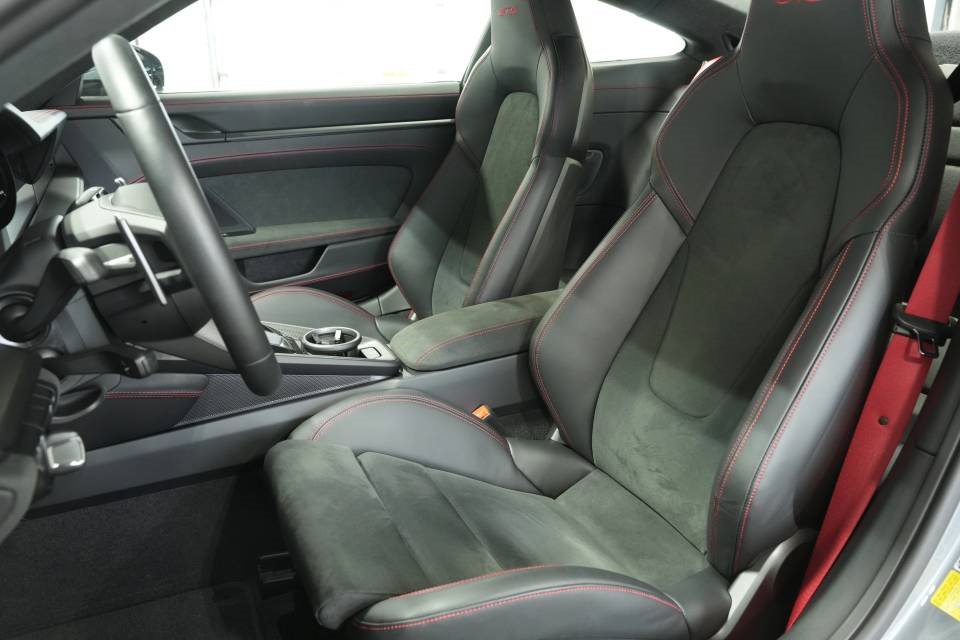 Used 2024 Porsche 911 Carrera GTS image 5