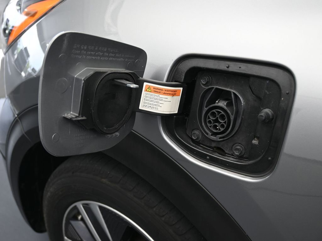 Used 2022 Kia Niro LXS image 30