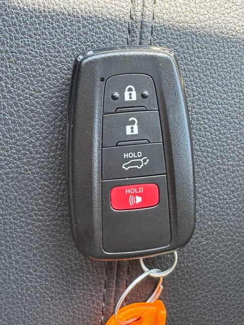 Used 2020 Toyota RAV4 XLE Premium image 32