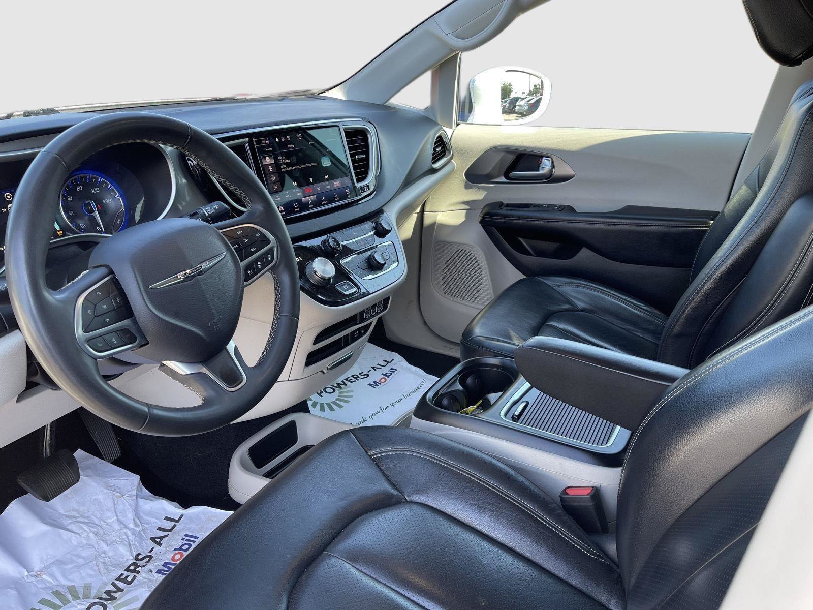 Used 2022 Chrysler Pacifica Touring-L FWD image 4
